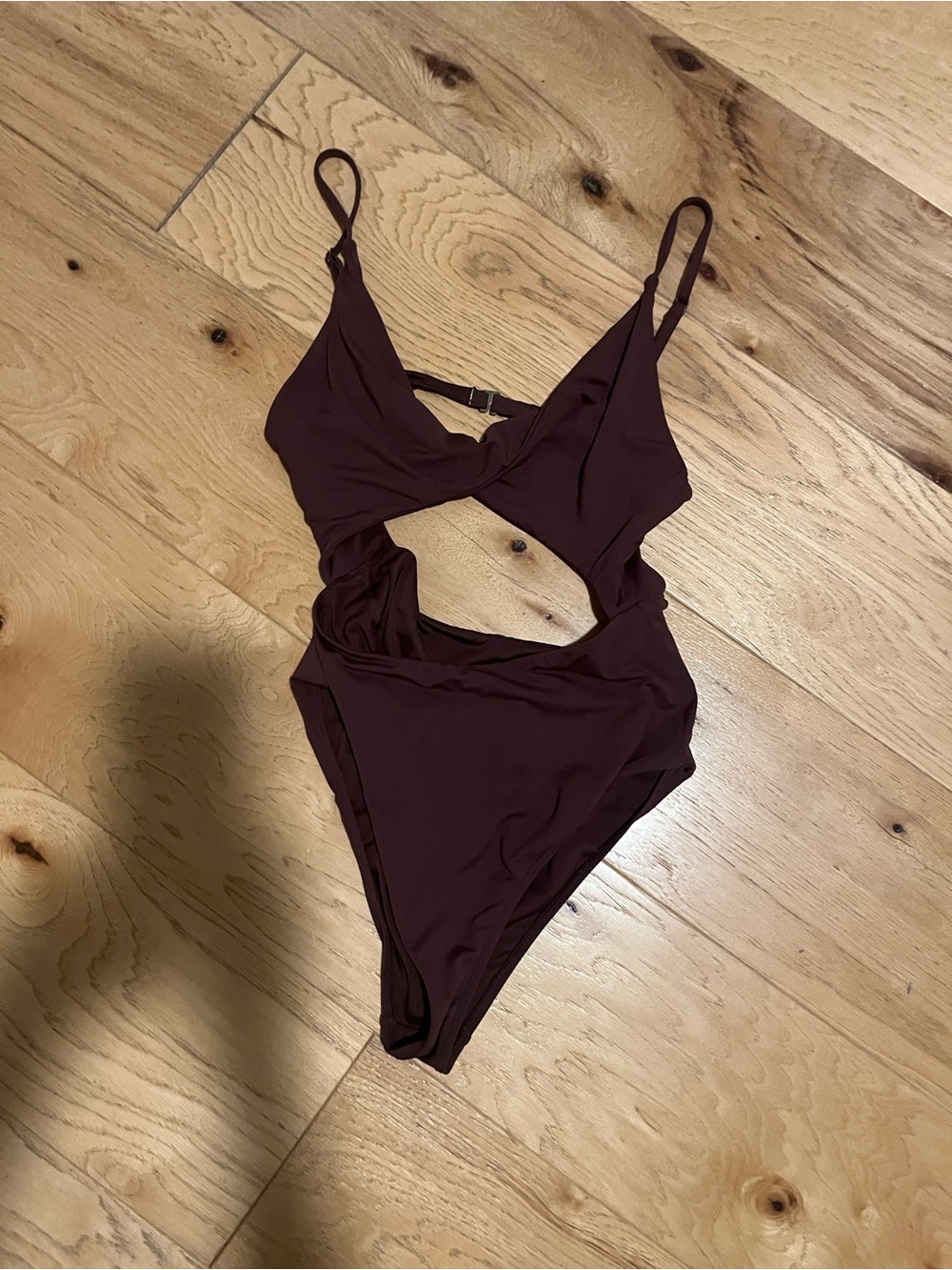 O'Neill Women's Saltwater  solids Twisted  One-Piece Swimsuit - chocolate Brown